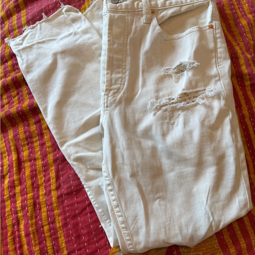 Chic Distressed White Jeans